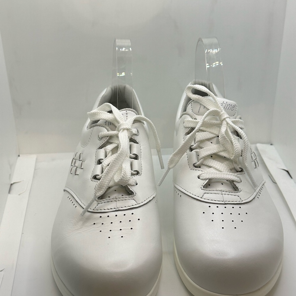 SAS White Sneakers - Picture 2 of 6